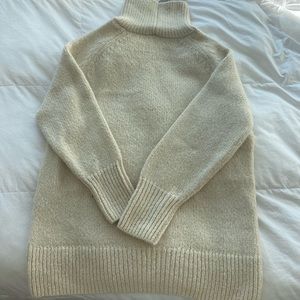 Beautiful cream aritzia babaton sweater (new with tags!)